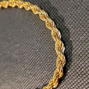 Monet gold chain